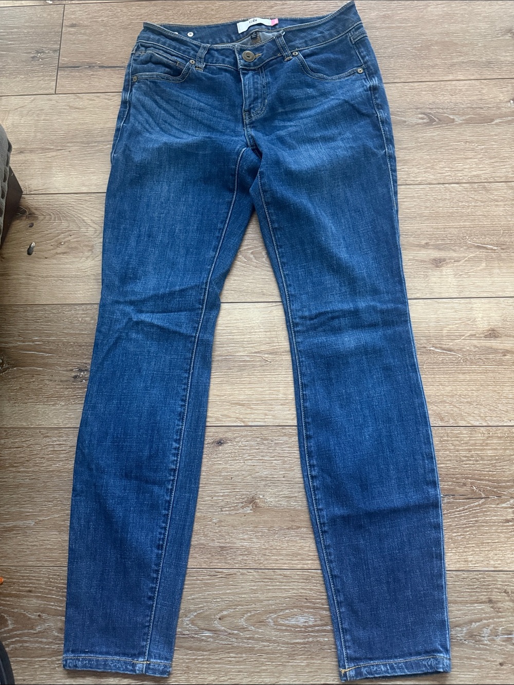 Cabi Women 2 Blue Medium Wash Denim Mid Rise Dover Skinny Jean Style 3385